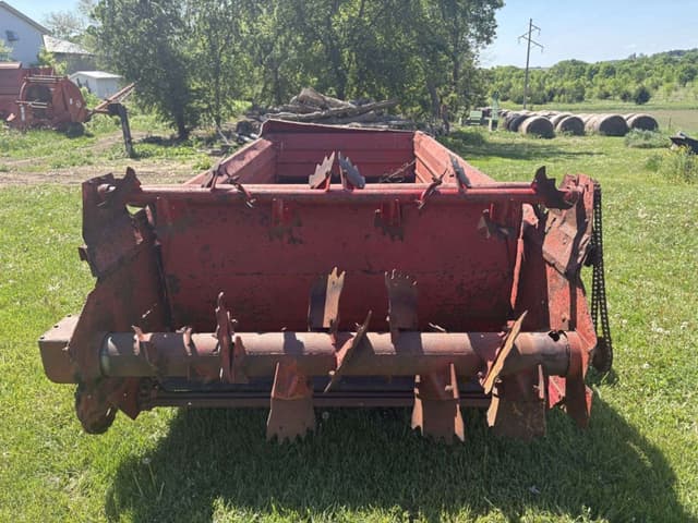 Image of New Holland 791 equipment image 4