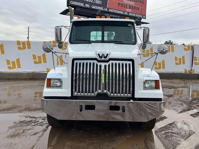 Image of Western Star 4700 equipment image 1