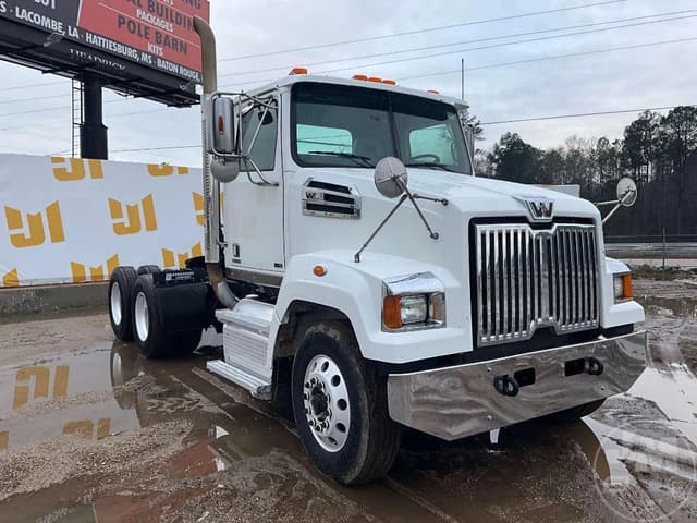 Image of Western Star 4700 equipment image 2