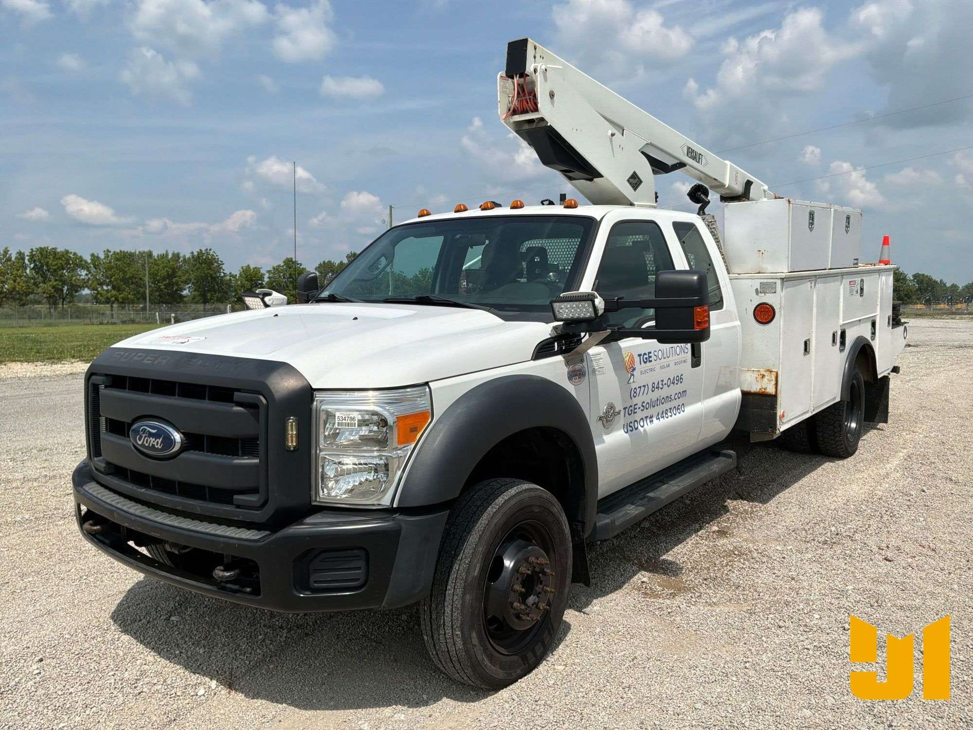 2013 Ford F-550 Equipment Image0