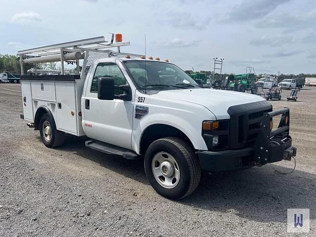 Image of Ford F-350 equipment image 3