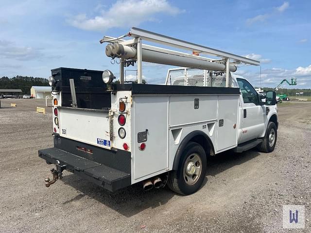 Image of Ford F-350 equipment image 4