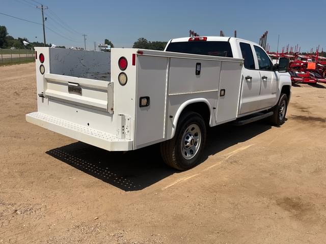 Image of Chevrolet Silverado equipment image 4