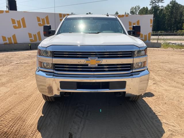 Image of Chevrolet Silverado equipment image 1