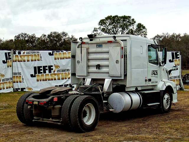 Image of Volvo VNL equipment image 4