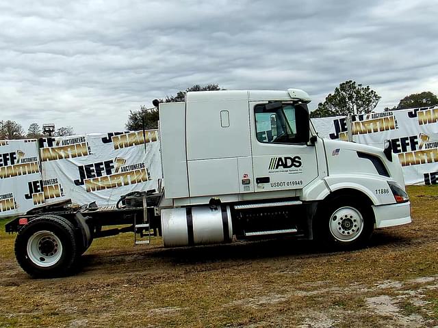 Image of Volvo VNL equipment image 3