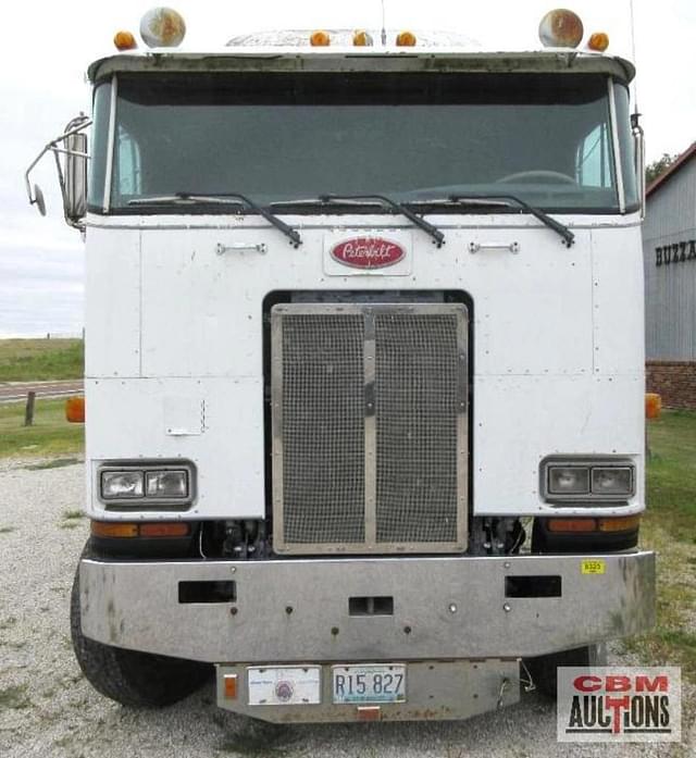 Image of Peterbilt 362 equipment image 4