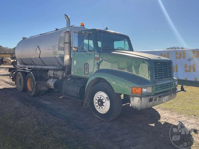 Image of International F-8200 equipment image 2