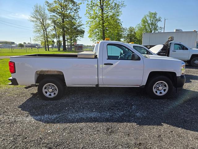 Image of Chevrolet Silverado equipment image 3