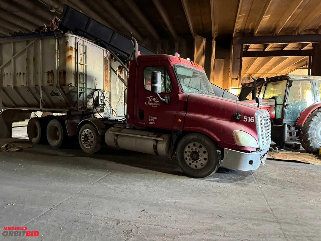 Image of Freightliner Cascadia 125 Primary image