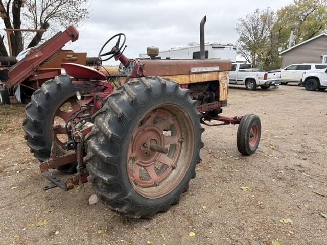 Image of Farmall 460 equipment image 2