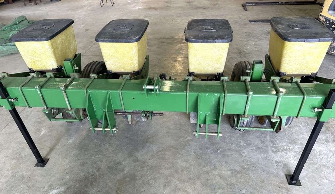 Image of John Deere 7000 Image 1