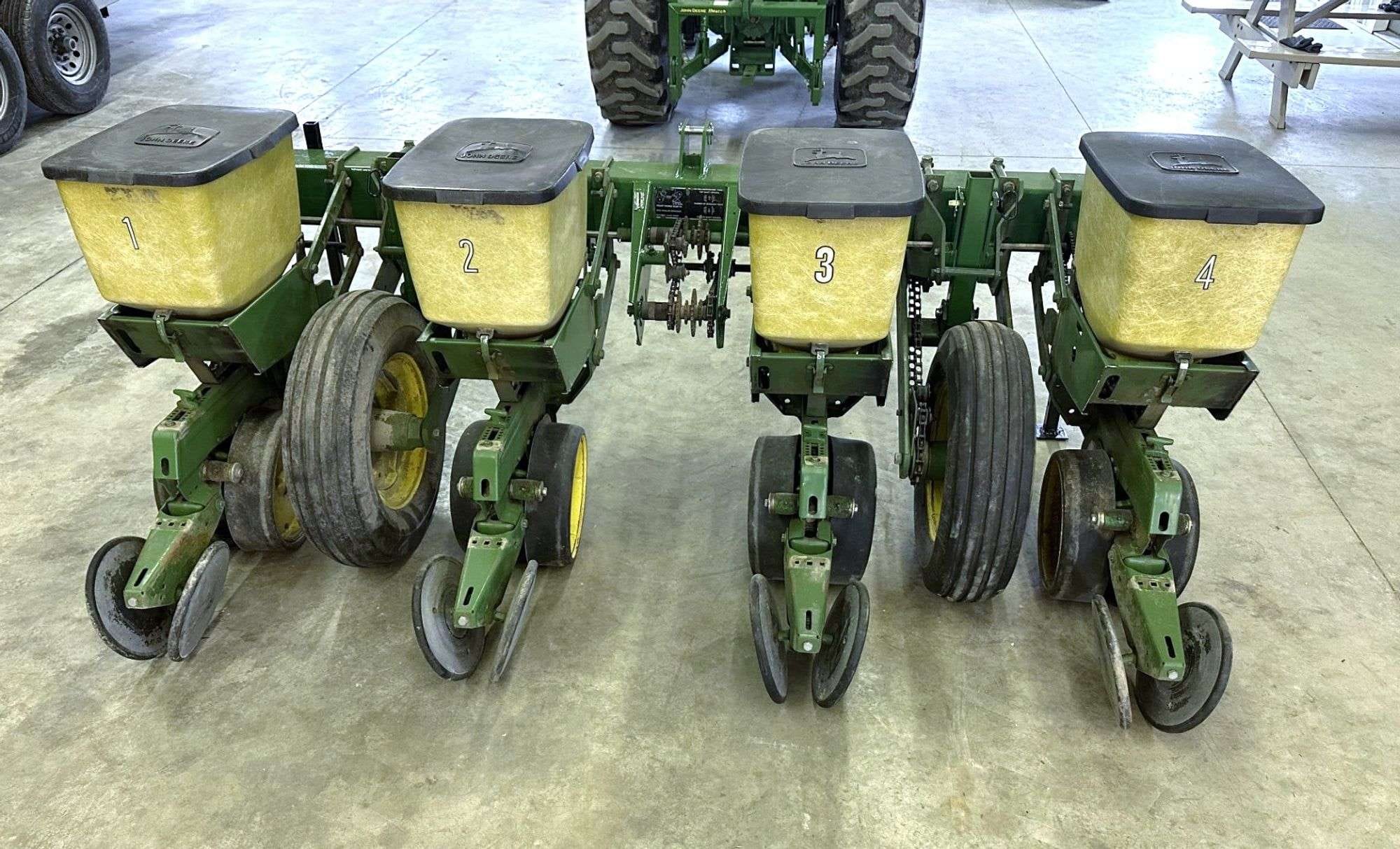 John Deere 7000 Equipment Image0