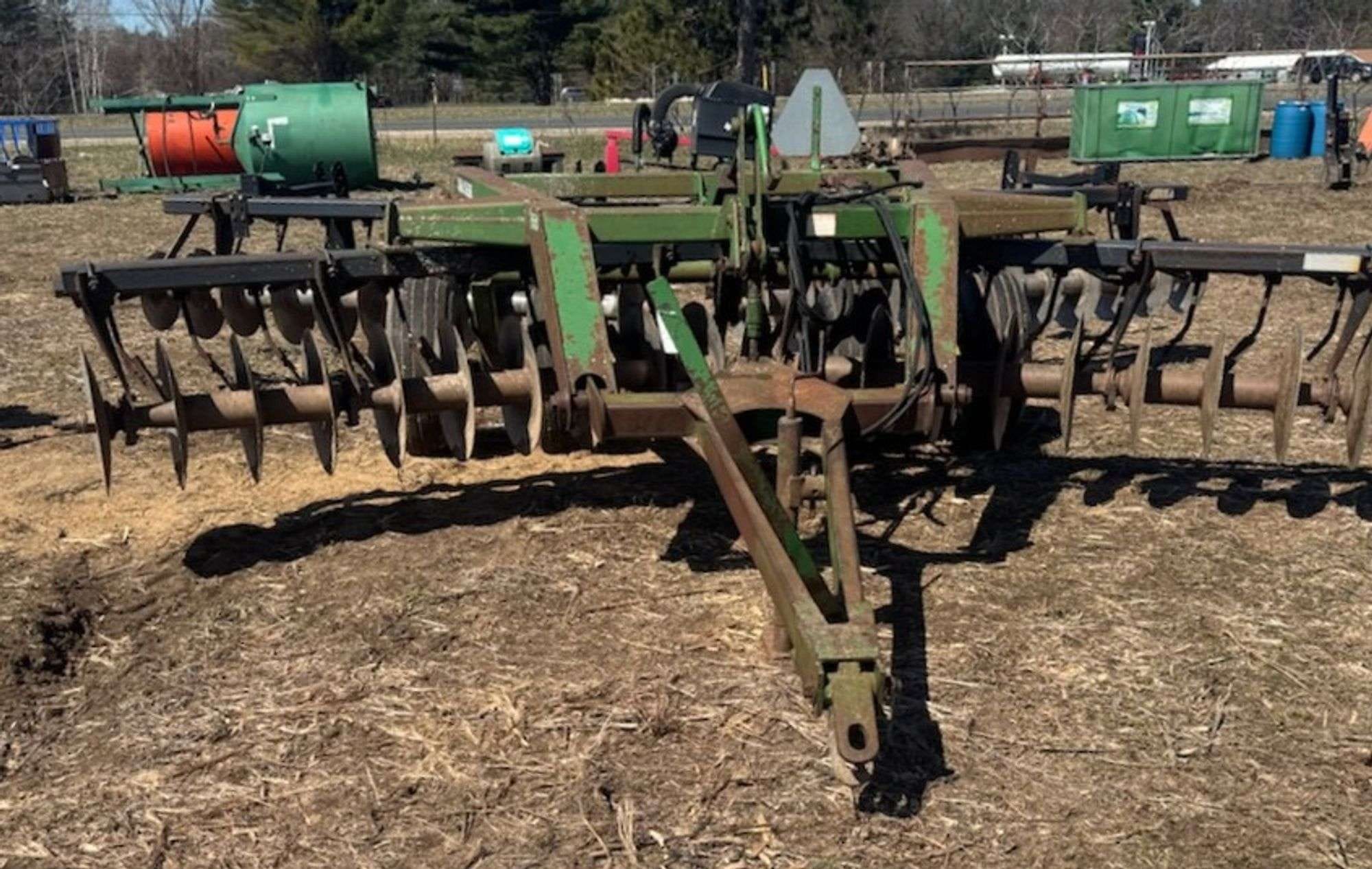 John Deere 630 Equipment Image0