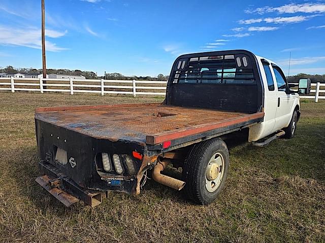 Image of Ford F-350 equipment image 4