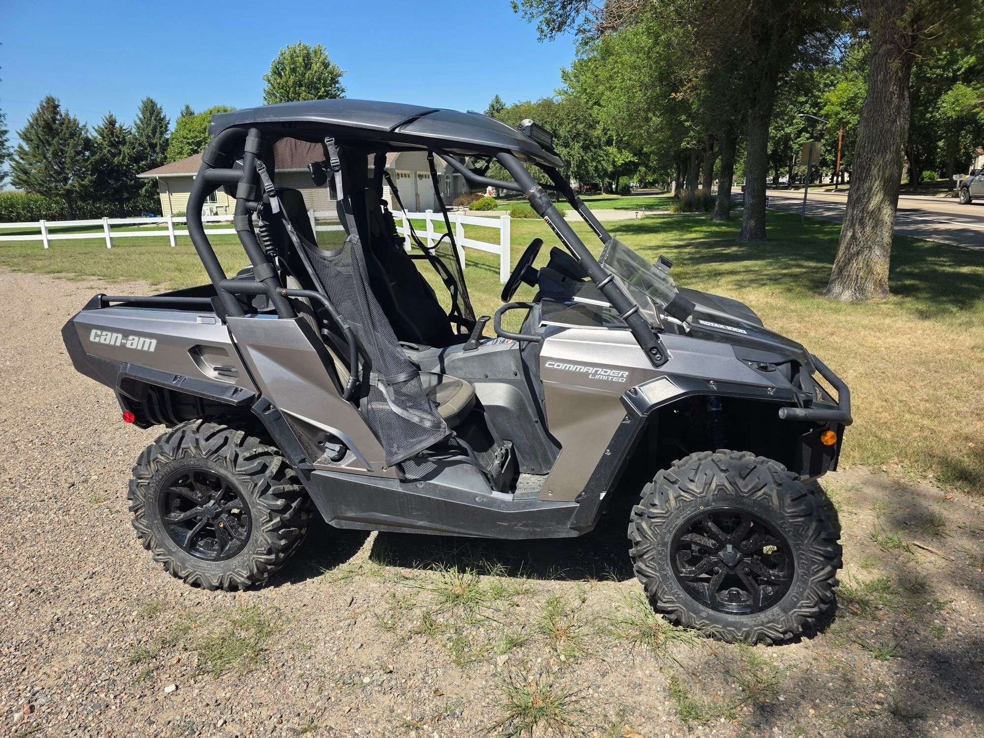 2013 Can-Am Commander Equipment Image0