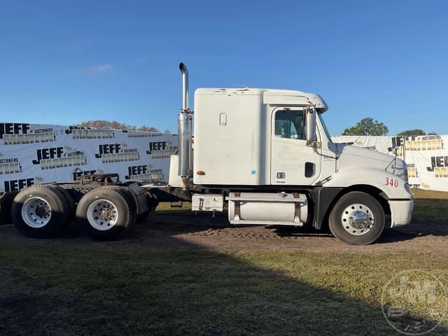 Image of Freightliner Columbia equipment image 3