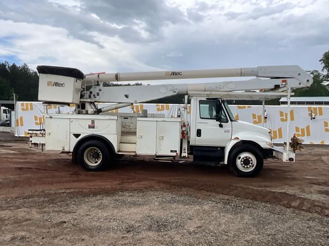 Image of International 4300 equipment image 3