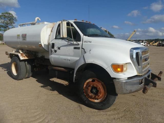 Image of Ford F-750 equipment image 1