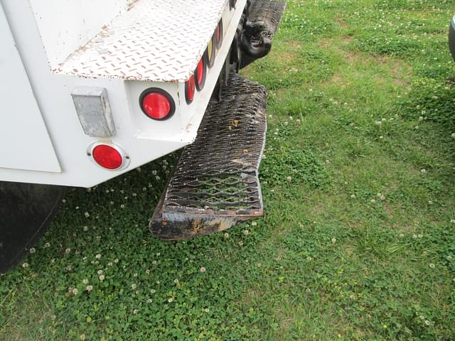 Image of Freightliner FL70 equipment image 4