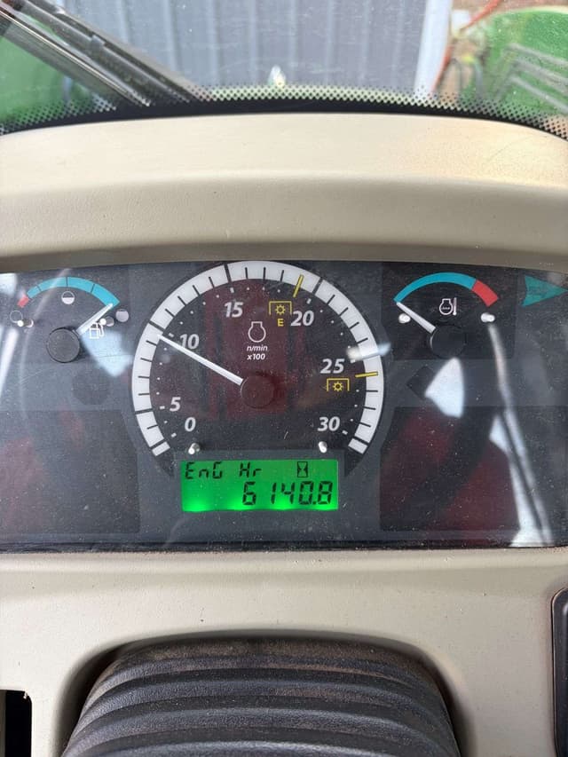 Image of John Deere 3033R equipment image 4