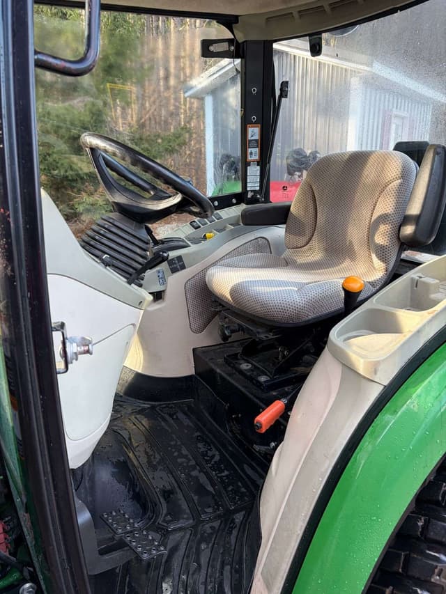 Image of John Deere 3033R equipment image 3