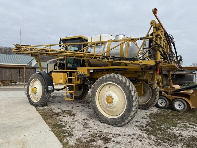 Image of Ag-Chem RoGator 1064 equipment image 3