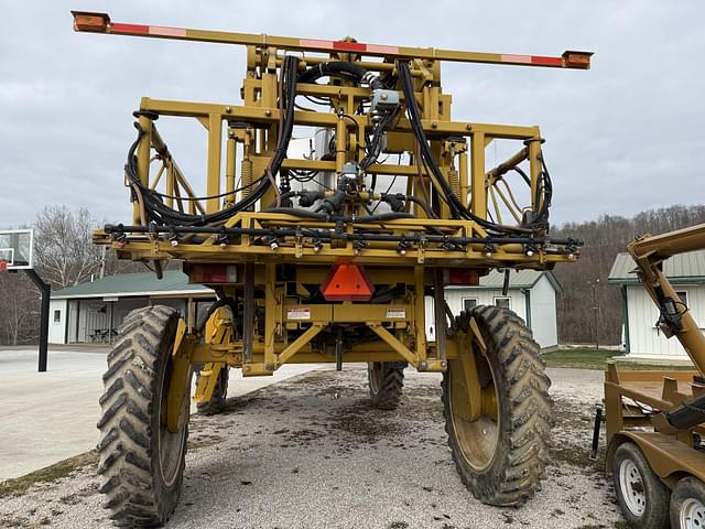 Image of Ag-Chem RoGator 1064 equipment image 4