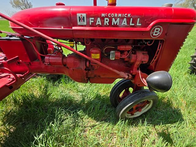 Image of Farmall B equipment image 4