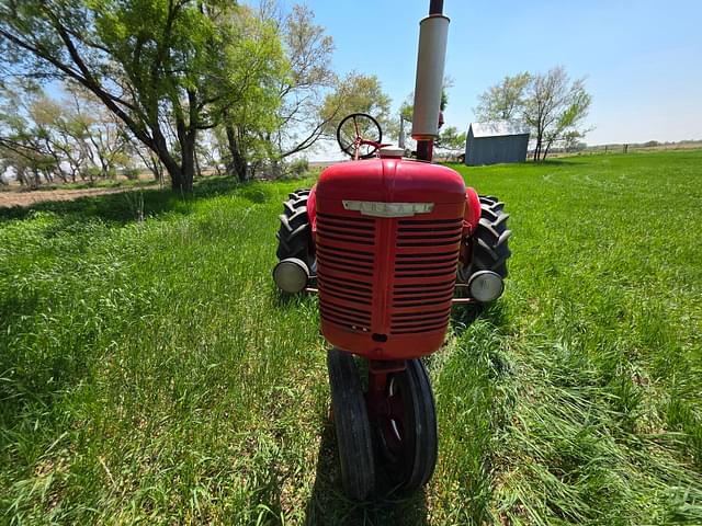 Image of Farmall B equipment image 2