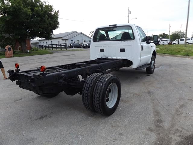 Image of Ford F-550 equipment image 3