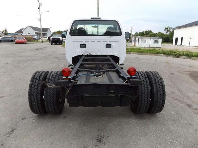 Image of Ford F-550 equipment image 4