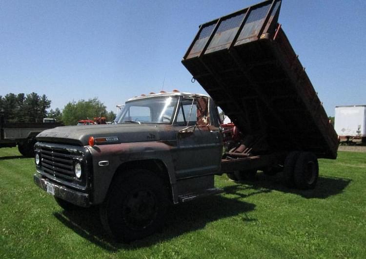 1972 Ford F-600 Equipment Image0