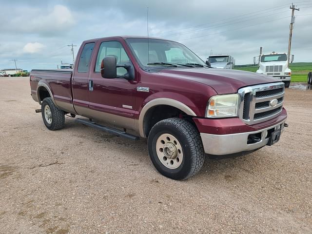 Image of Ford F-350 equipment image 1
