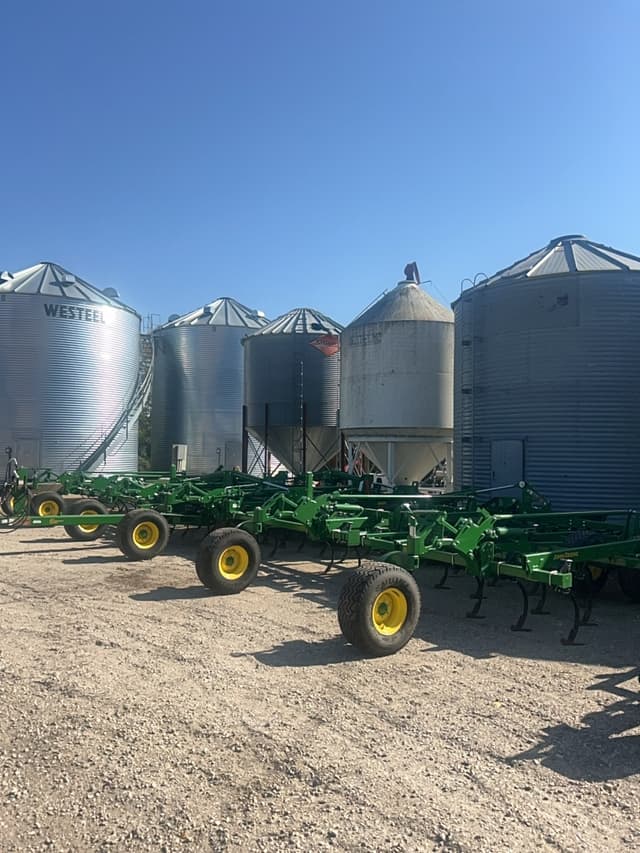 Image of John Deere 2230FH equipment image 2