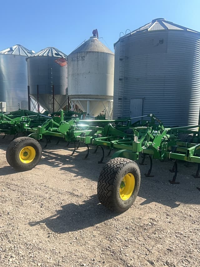 Image of John Deere 2230FH equipment image 4