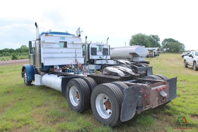 Image of Peterbilt 378 equipment image 3