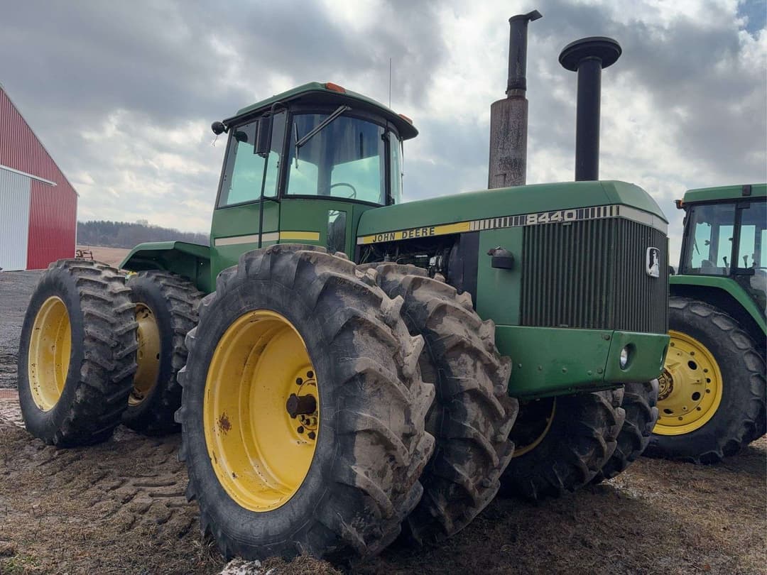 Image of John Deere 8440 Primary image