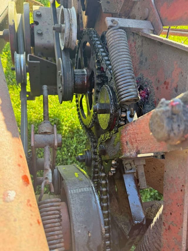 Image of International Harvester 990 equipment image 4