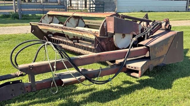 Image of International Harvester 990 equipment image 1