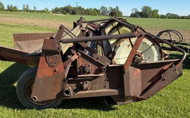 Image of International Harvester 990 equipment image 2