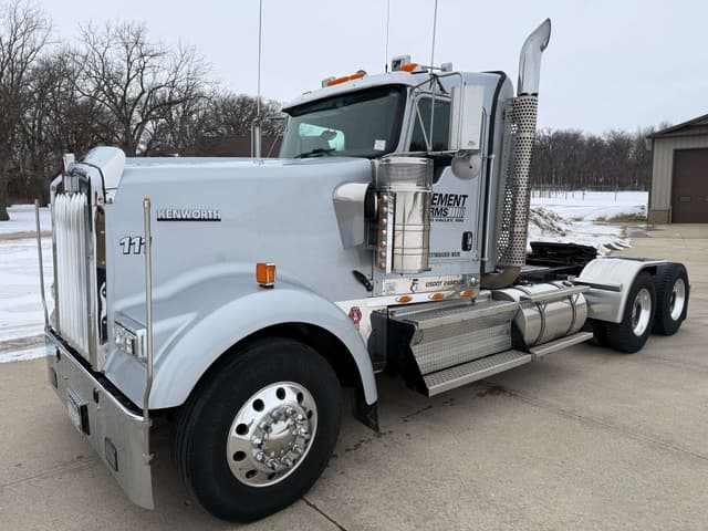 Image of Kenworth W900 equipment image 1