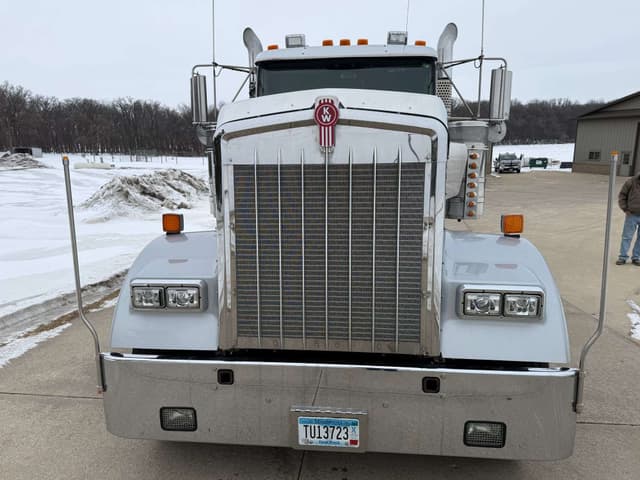 Image of Kenworth W900 equipment image 4
