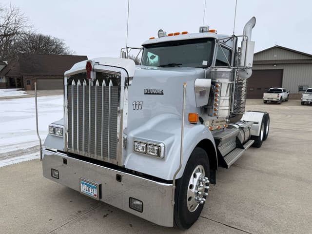 Image of Kenworth W900 equipment image 3