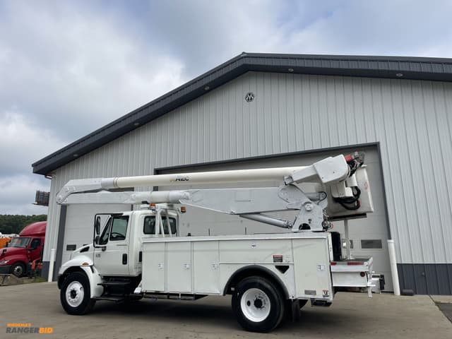 Image of International 7500 equipment image 3