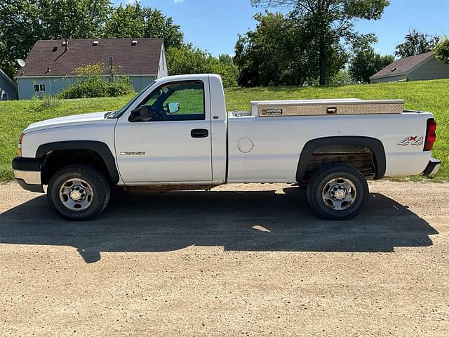 Image of Chevrolet 2500HD equipment image 1