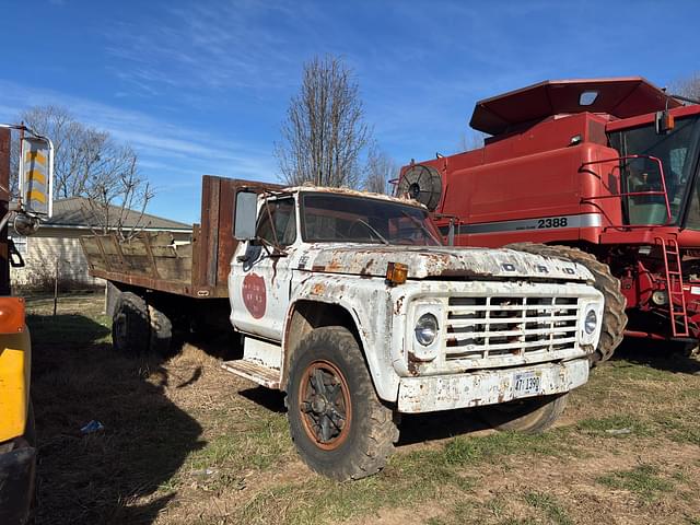 Image of Ford F-700 equipment image 1