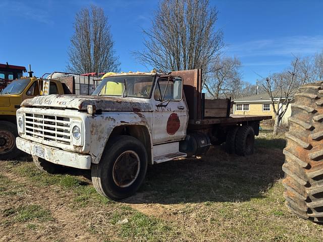 Image of Ford F-700 equipment image 2