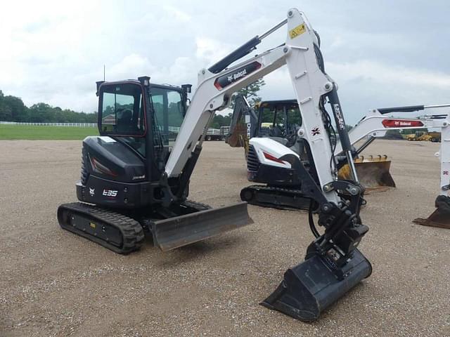 Image of Bobcat E35 equipment image 1