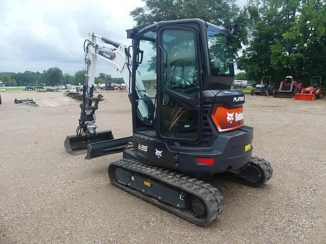 Image of Bobcat E35 equipment image 3